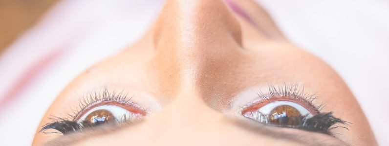 how-to-use-brow-blowout-shaping-gel-for-fuller--long-lasting-brows